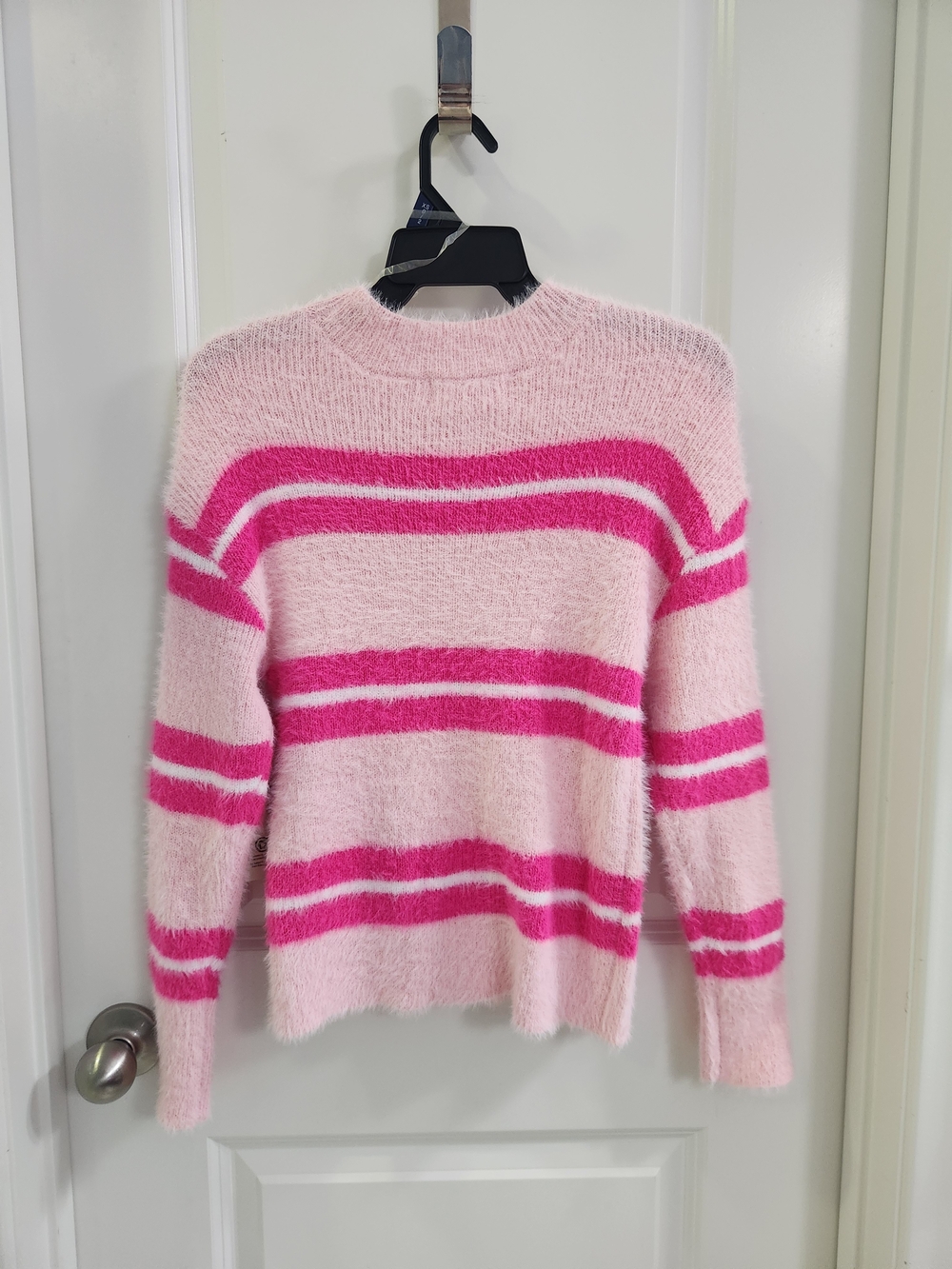 No Boundaries Pink Stripped Fuzzy Crewneck Feather Sweater  Size XS (0-2) - Picture 8 of 8